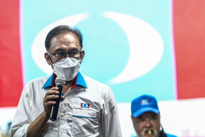 Anwar: Voter turnout trend as seen in Johor can 'threaten democratic process'
