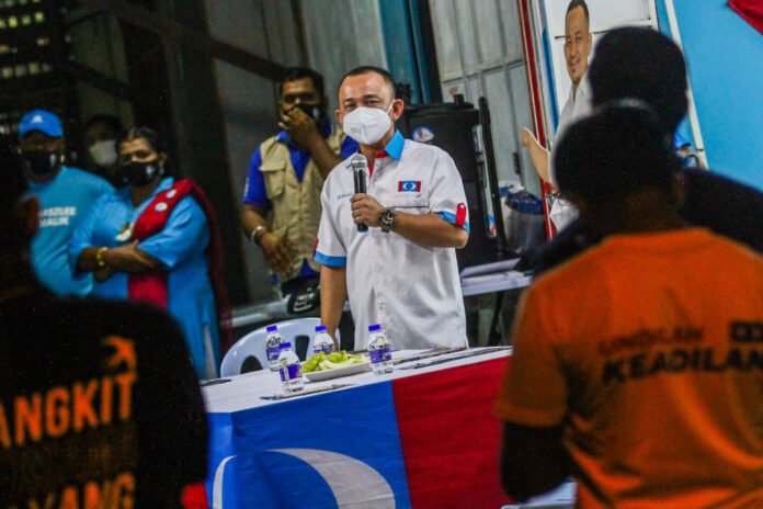 Johor polls: PKR's Maszlee speaks Tamil in bid to woo Indian voters in Layang-Layang