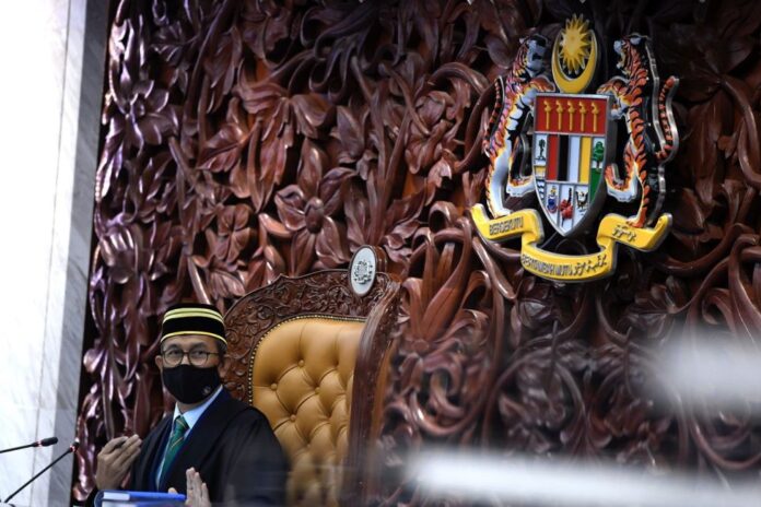 Chaos in Parliament after 1MDB-related question delegated to religious affairs minister