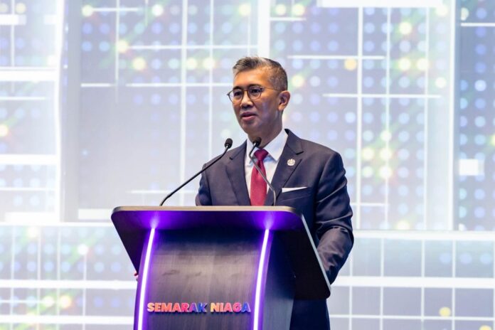 Finance minister: Banks free to impose restrictions on customers, accounts suspected of misuse, criminal activity