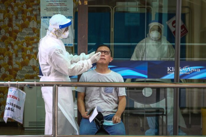 Malaysia logs 28,298 new Covid-19 infections, 105 deaths