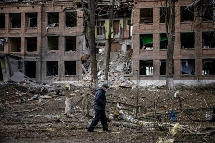 Western nations halt Russian oil as Ukrainians flee