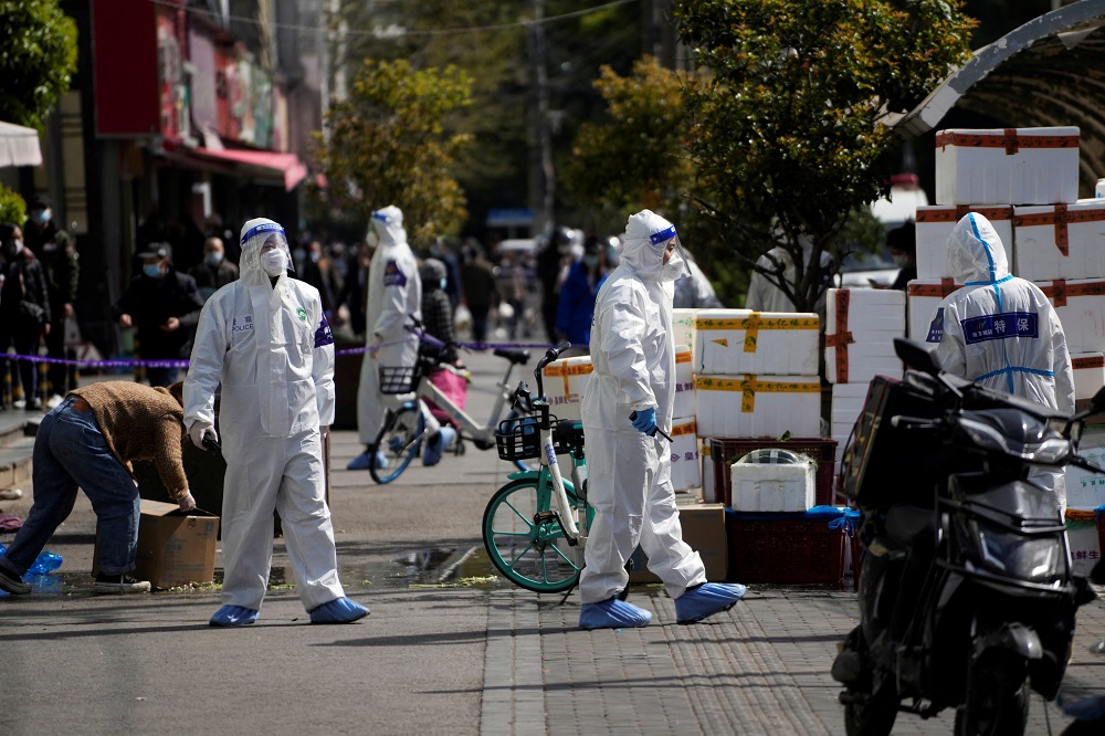 Shanghai separates Covid-positive children from parents in virus fight