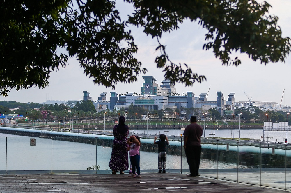 Report: Johor feels strain of manpower crunch as Malaysians job hunt in Singapore for better pay