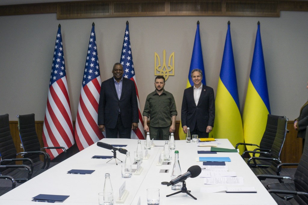 Ukraine 'can win' the war with 'right equipment', says US