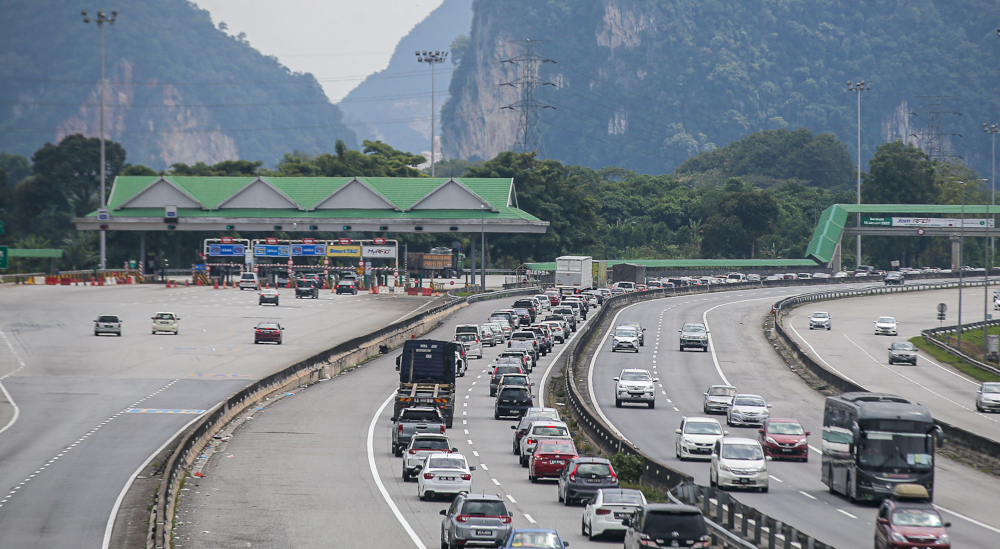 Ahead of Raya, PM Ismail Sabri announces free toll, discounts on 30 highways