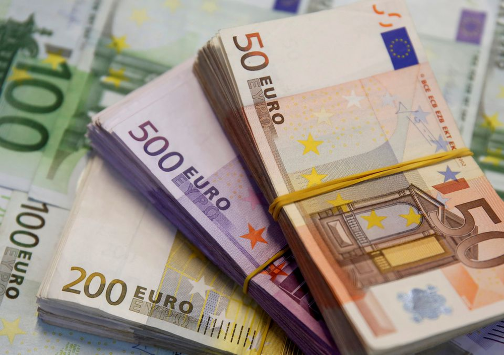 German man finds more than RM700,000 cash hidden in a kitchen cabinet bought from eBay