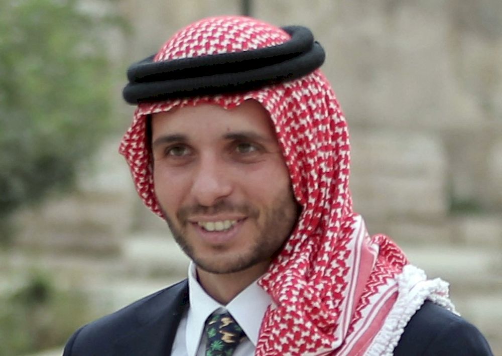 Jordan's Prince Hamza relinquishes title