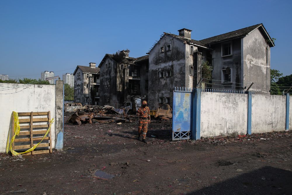 After yesterday's botched operation and blast, KL police chief says cops to review SOP in disposal of fireworks
