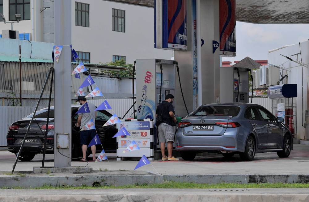 Minister: 18 complaints received on RON95 sales to foreign vehicles, all in Johor