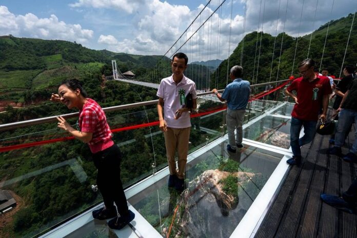 'Don't look down': Vietnam glass-bottomed bridge targets thrill-seekers