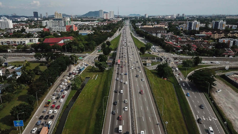 Malaysian Highway Authority: Heavy traffic on major highways leading to Klang Valley