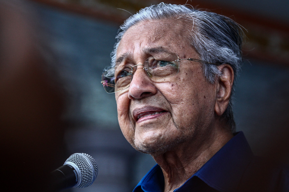 As ringgit spirals, Dr Mahathir floats idea of currency peg again