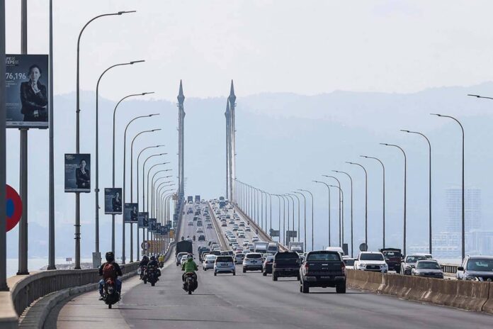 Penang top cop says traffic on bridges up nearly 16pc in May, moots carpooling to ease congestion