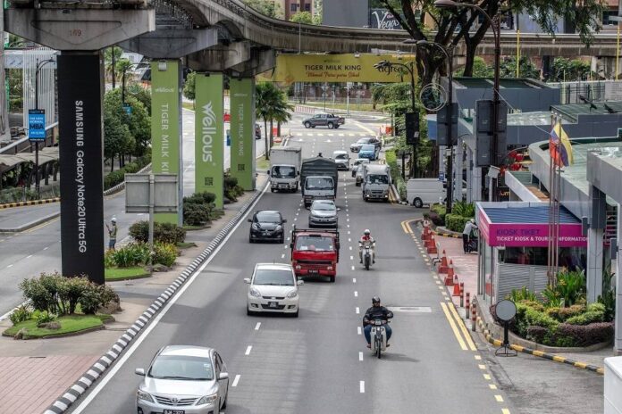 Heavy vehicles barred from KL main roads during peak hours