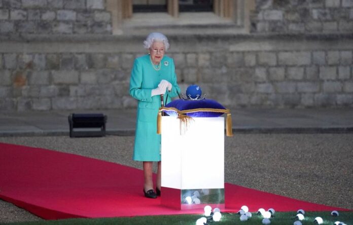 Party, horse race take centre stage at Queen Elizabeth's Jubilee