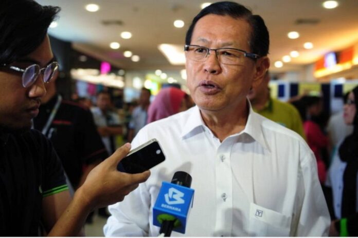 Sarawak transport minister: Proposed punitive action against civil servants for using English uncalled for