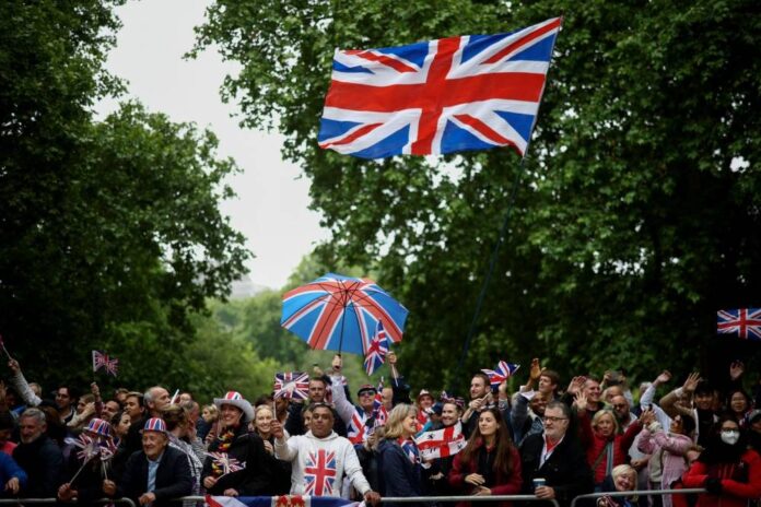 Queen Elizabeth's Jubilee celebrations end with pageant through London