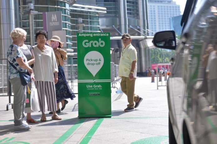 Amid driver shortage, massive congestion prompts some Grab drivers to turn off app