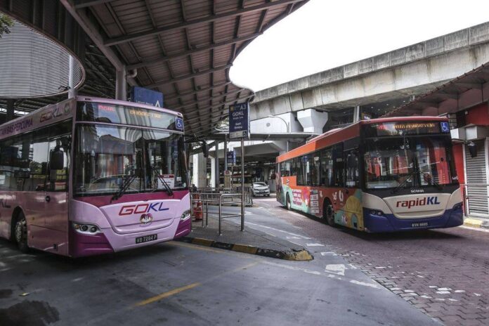 Chin Tong says Wee must learn to engage in rational discussion on public transport