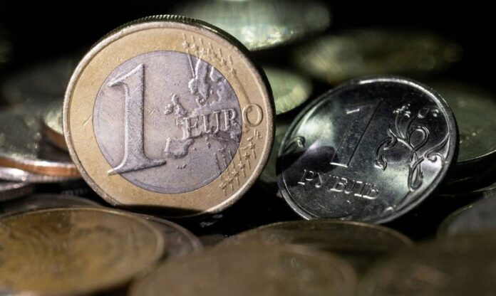 Euro edges higher as risk appetite picks up, focus on ECB meeting