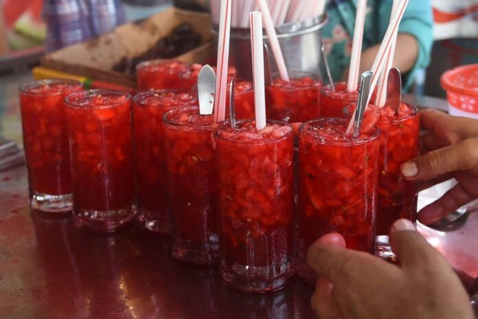 Pink 'soul refresher' unites wilting Indians and Pakistanis