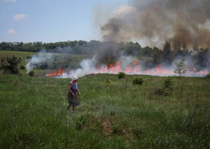 Russian artillery destroying Sievierodonetsk, hundreds of civilians shelter in chemical plant