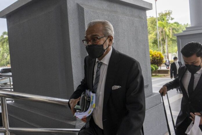 Shafee is more qualified, says prosecution in objecting to Najib's bid to bring in UK lawyer for SRC appeal