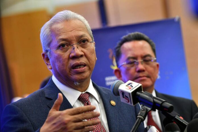 Annuar Musa orders MCMC to map country's internet speeds in bid to ramp up telco companies' services