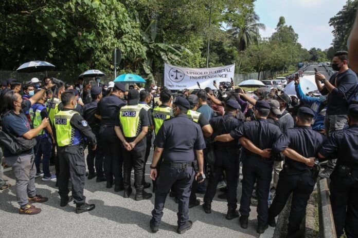 'We'll not sit down quietly': Lawyers say will seek legal action after cops 'failed their duty' by blocking march to Parliament