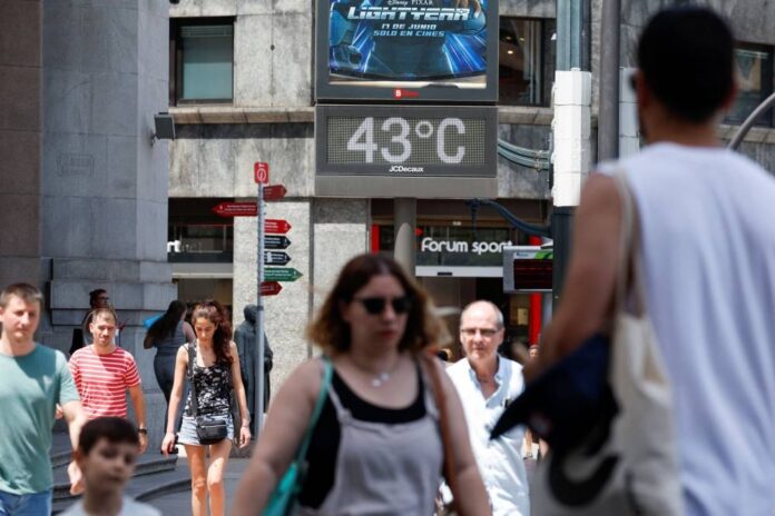Spain battles wildfires as it swelters in heatwave