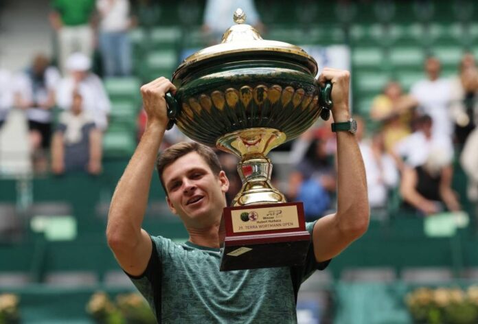 Hurkacz thrashes Medvedev for Halle title, sounds Wimbledon warning