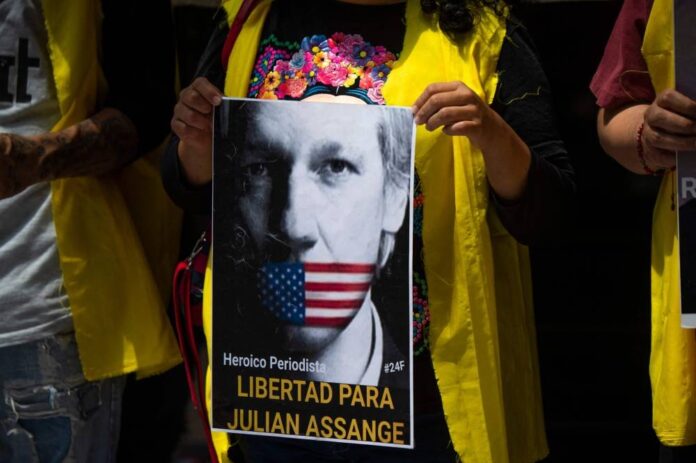 Ex-Australian foreign minister urges Assange's freedom