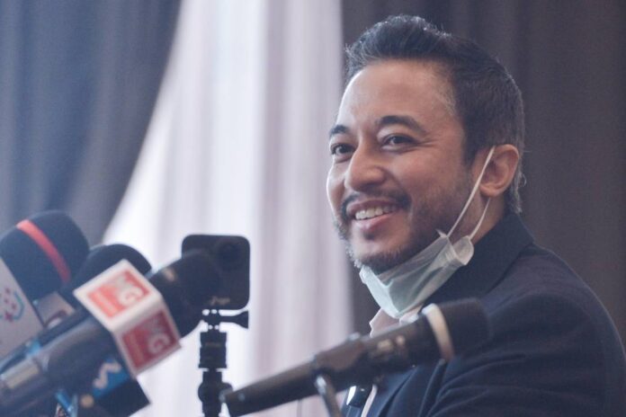 Isham Jalil confirms he will attend Umno Supreme Council meeting tonight after rumours of appointment as member