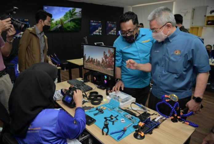 Science Ministry targets ratio of 195 robots to 10,000 workers by 2030