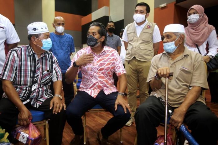 Khairy encourages public to go for breast, prostate cancer screening