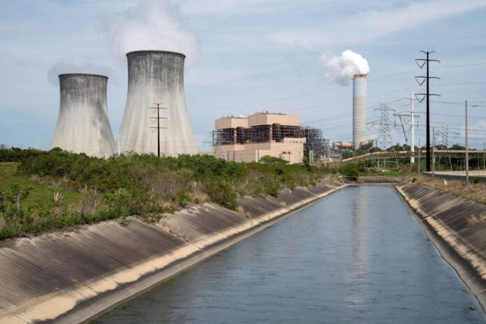 US Supreme Court limits federal power to curb carbon emissions