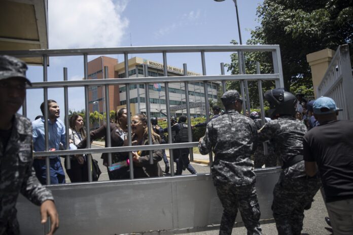 Dominican Republic minister shot dead in office