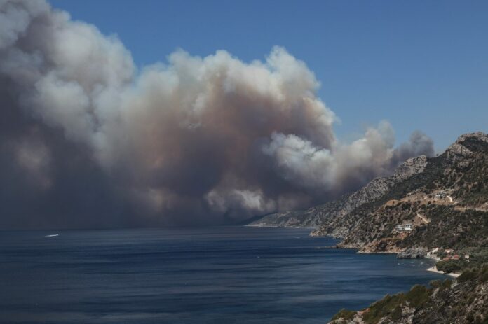 Greece battles fierce wildfires amid heatwave