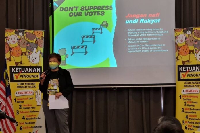 Party hopping dominates conversation at Bersih townhall event in Kuching