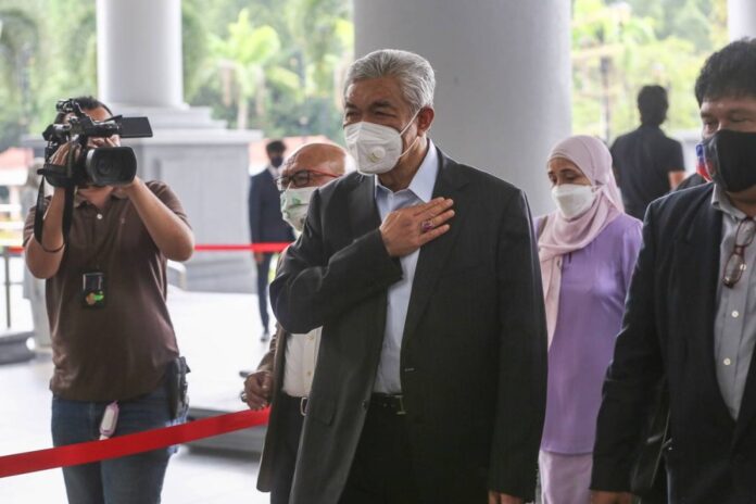 Court bins Zahid's injunction bid against Dr Mahathir in defamation suit