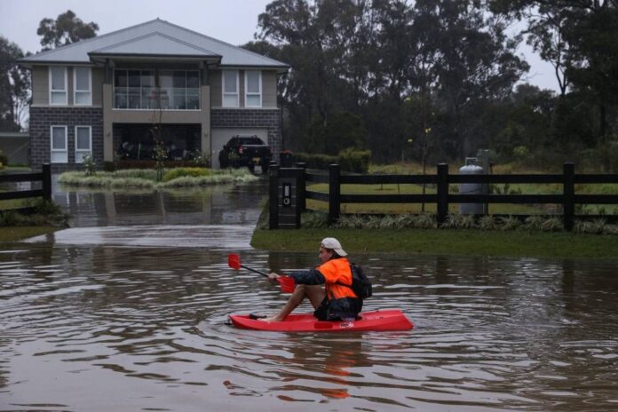 Thousands more evacuate in Sydney even though heavy rains ease