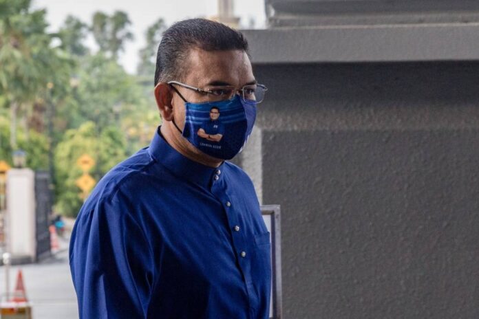Arguing 'triple hearsay', Lokman Adam's lawyer seeks to call DPP as witness in contempt of court case