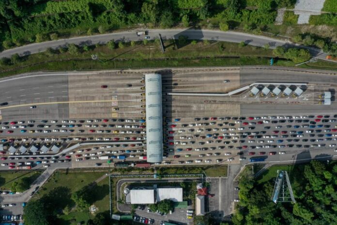 Aidiladha 'balik kampung' rush in full swing Saturday morning