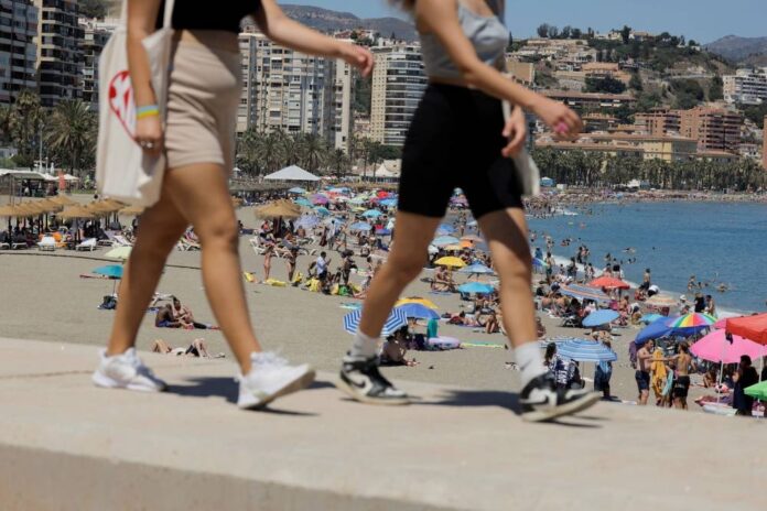 Spain swelters as temperatures reach 43C in second heatwave
