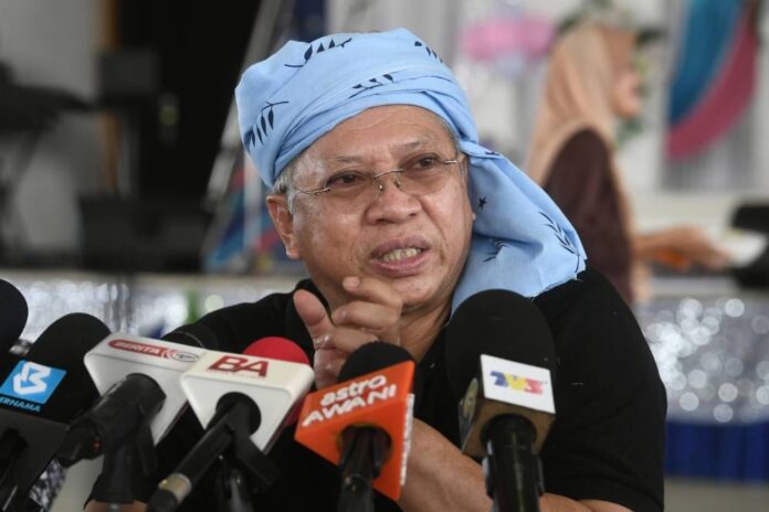 Minister vows action against smugglers of subsidised cooking oil, moots supply system revamp