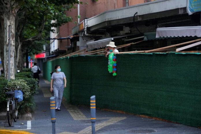 China locks down city of 300,000 over single Covid case