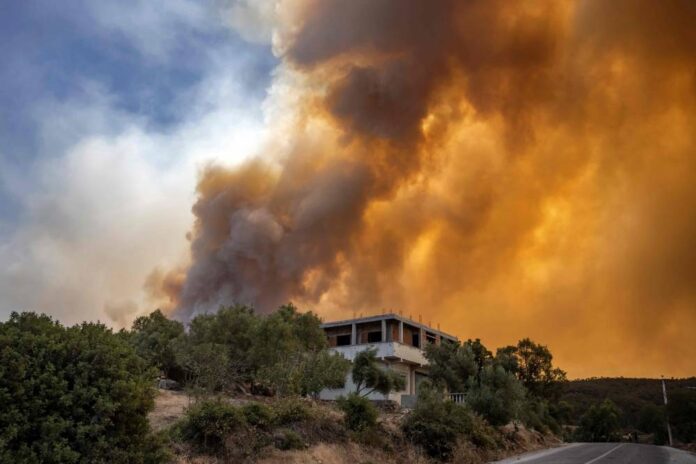 Morocco firefighters battle blazes as villagers flee