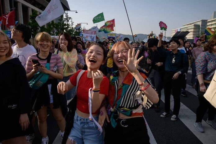 Thousands take part in Seoul LGBT festival, protesters rally
