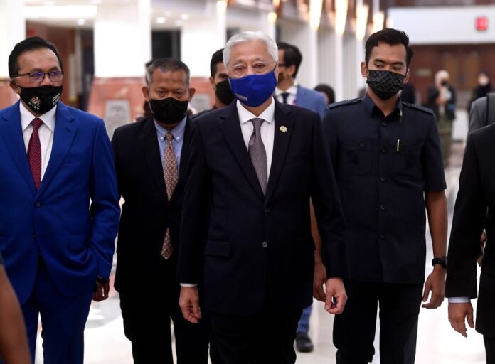 Umno info chief asks Anwar to make up his mind about subsidies